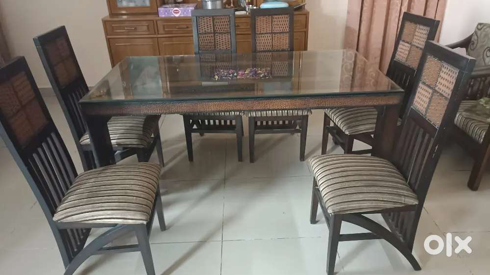 Teak wood Dining table in pristine condition