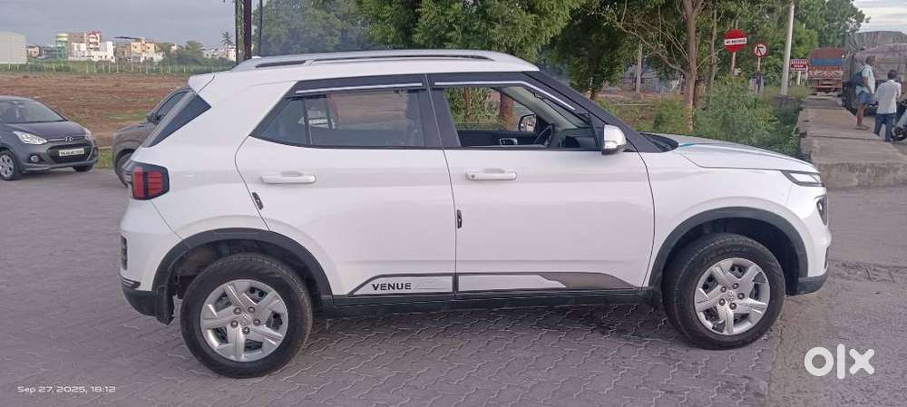 Hyundai Venue 1.2 S (O), 2022, Petrol