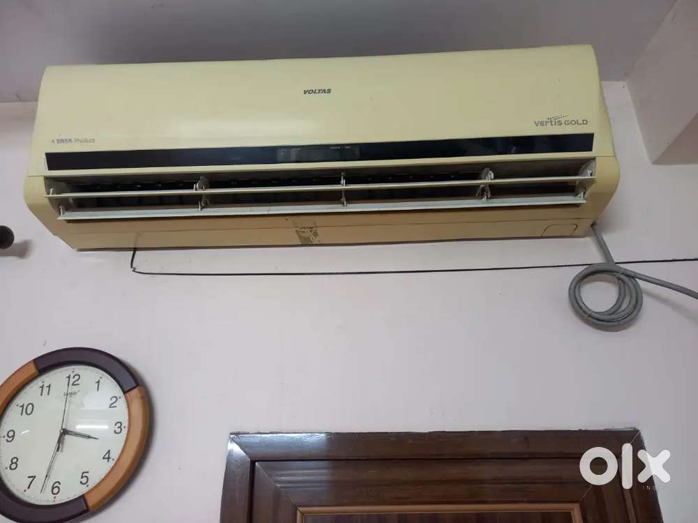 Voltas 1.5 Ton AC with Stabilizer+ One Desk Fan