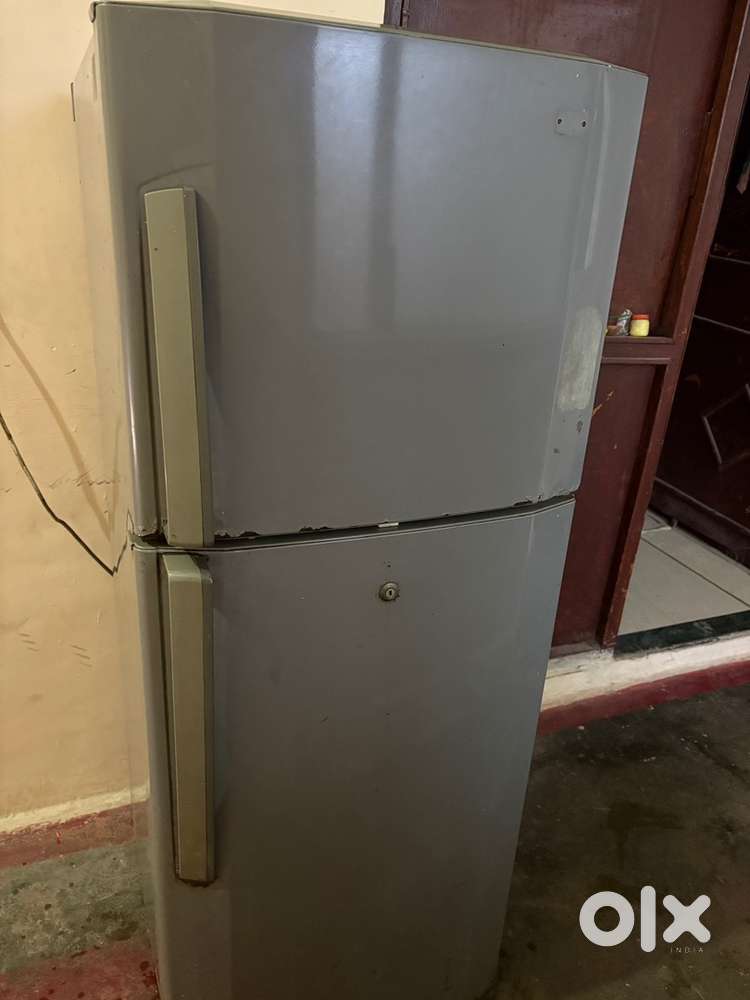 Ld double door refrigerator 242 liter