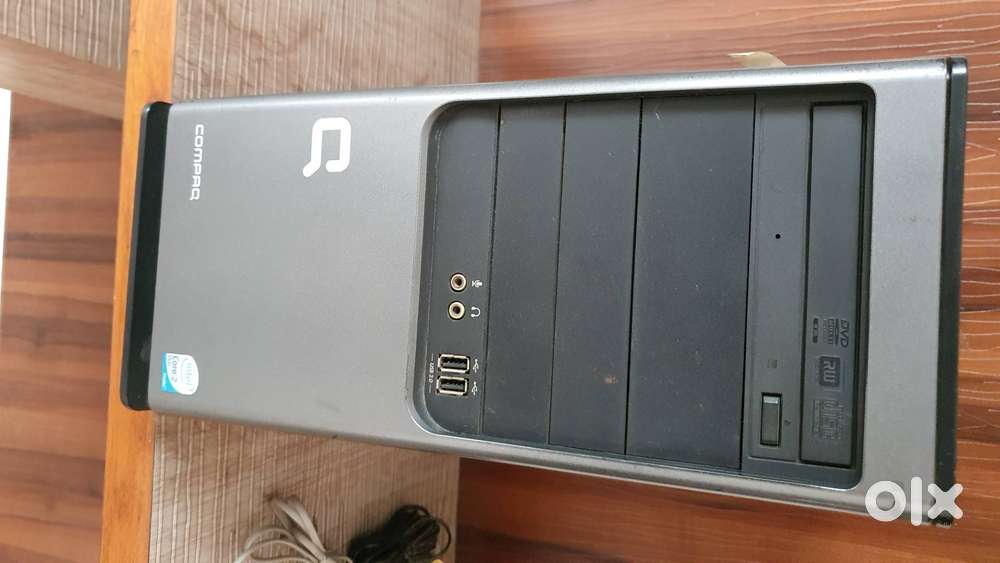 COMPAQ DESKTOP COMPUTER