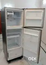 SAMSUNG DOUBLE DOOR FRIDGE 260 LITRES EXCELLENT CONDITION