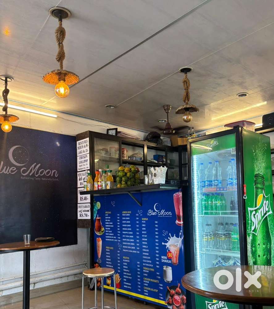 Juice maker with helper