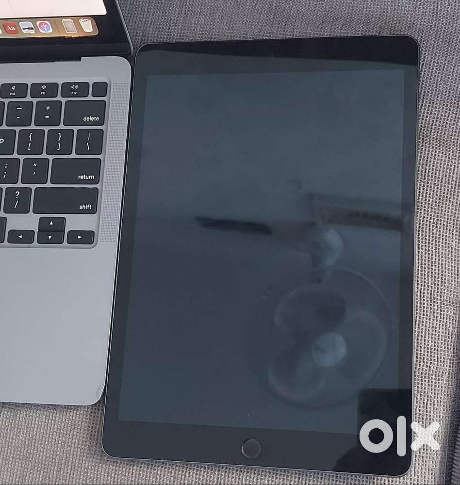 Apple 9th Generation 64gb  Wi-Fi plus Celuler