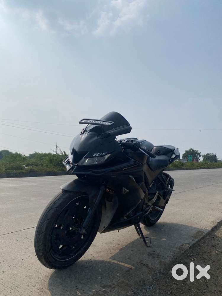 R15 v3 black color