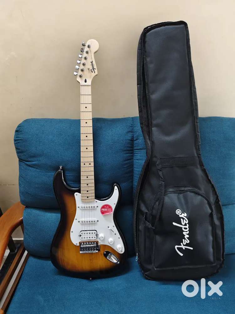 Yamaha psr sx 700 arranger work station and electrix guitar combo