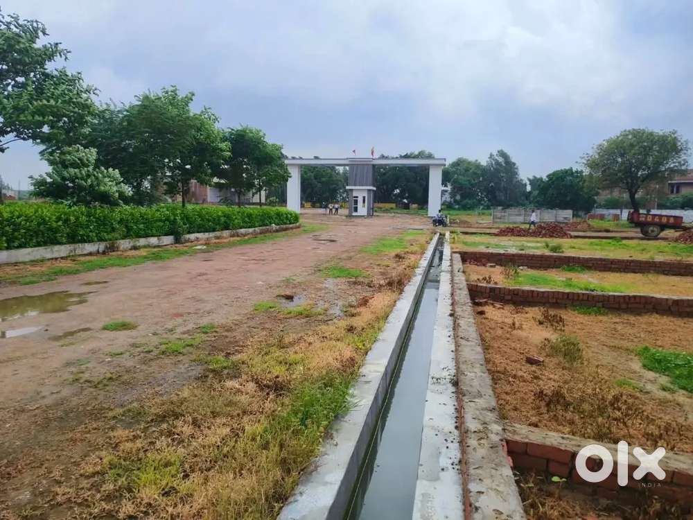 लखनऊ सुल्तानपुर हाइवे पर प्लांट ले जिला पंचायत सेअप्रूव्ड सोसायटी