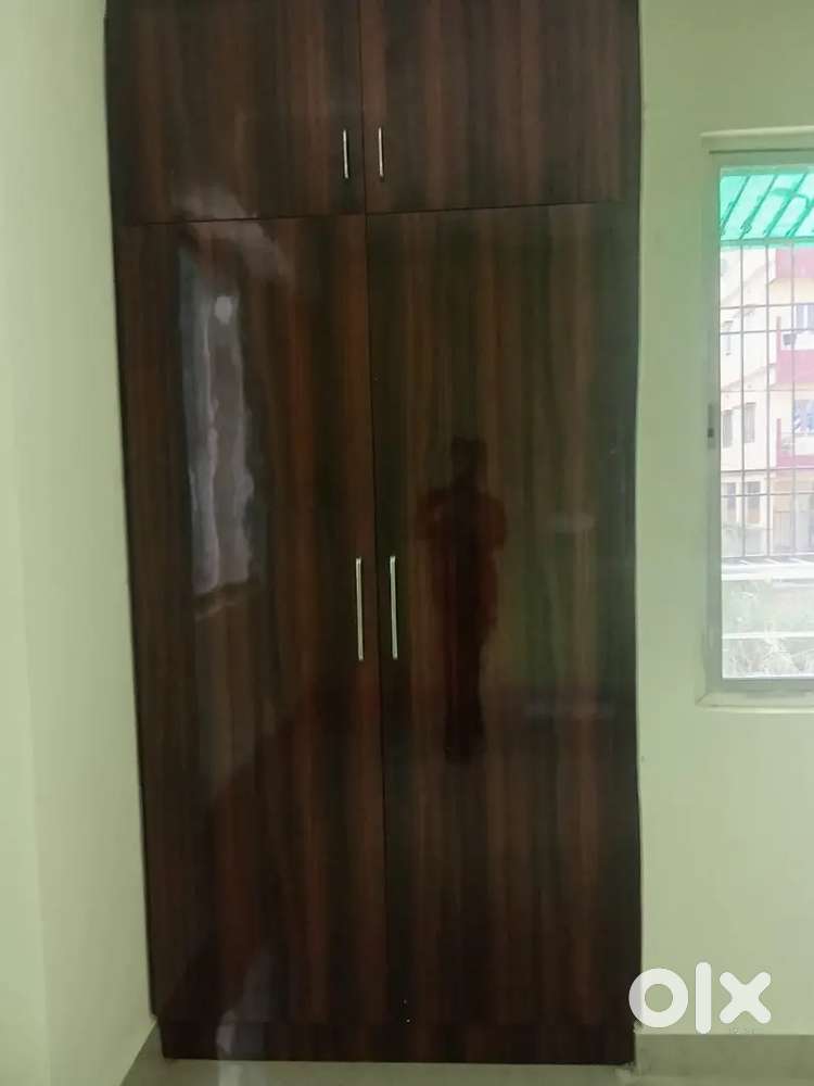 3BHK semi furnished flat available