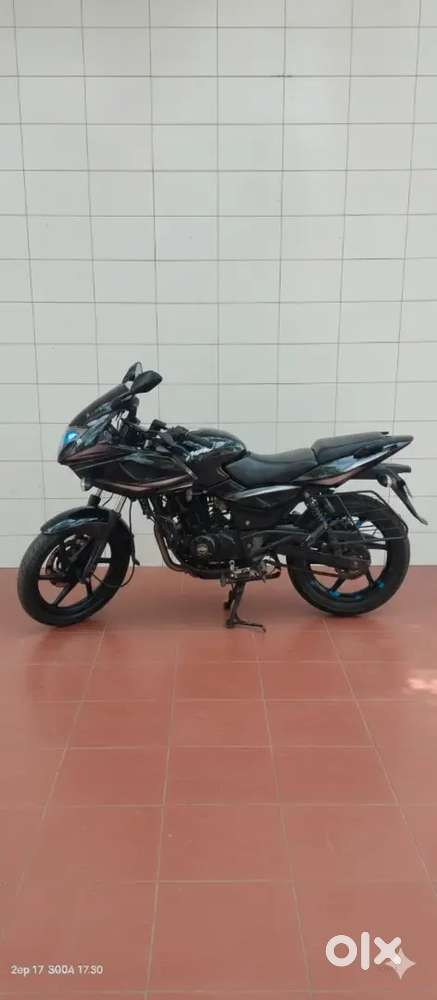 Bajaj Pulsar 220