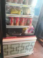 Samosa counter hiter laga huaa hai