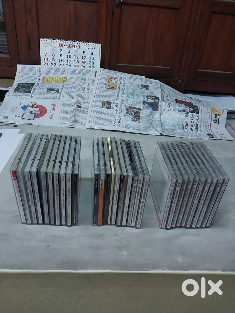 CASSETTES  and CD DISCS ( Entertainment)