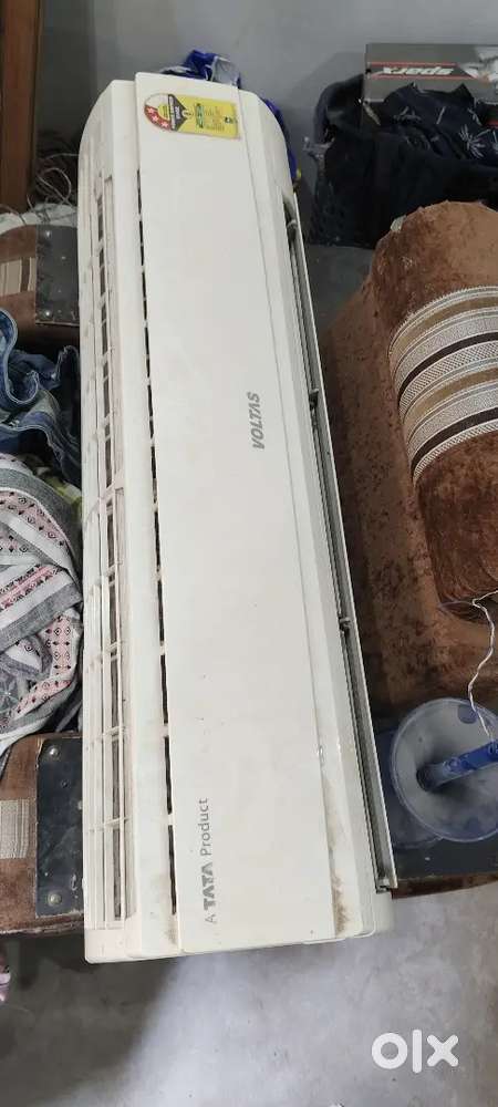 Voltas ac 1.5 ton 3 year old active condition me hai