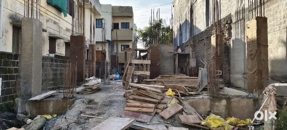 ,lift ,bore, 8 flat 4 w parking cctv ,full size window with sef greel,