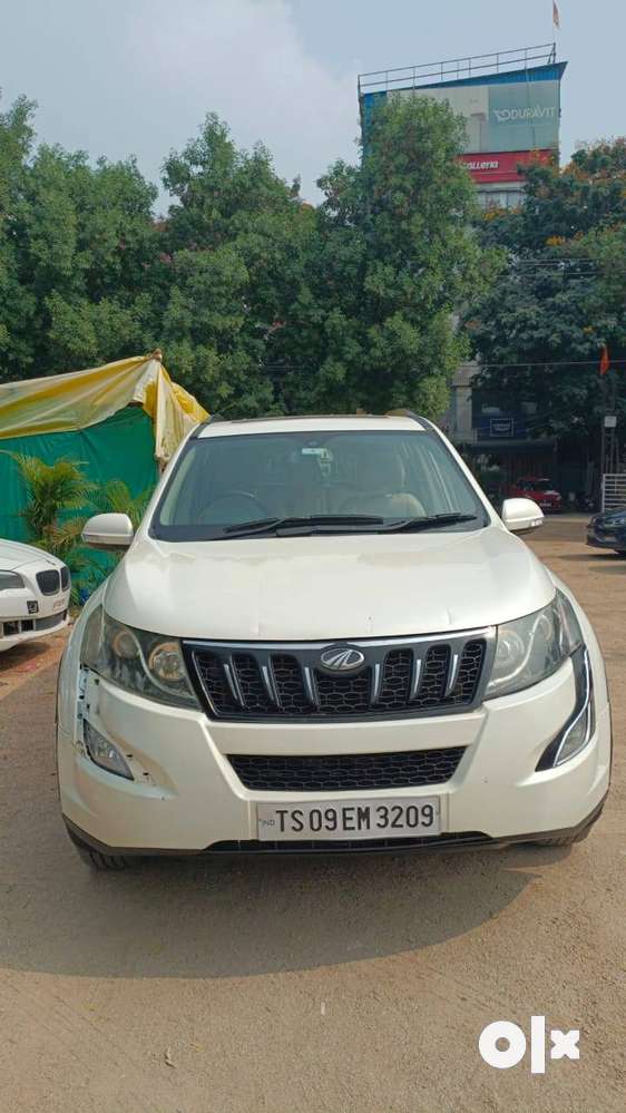 XUV 500 W10 FWD With Sunroof and Electrical Seats