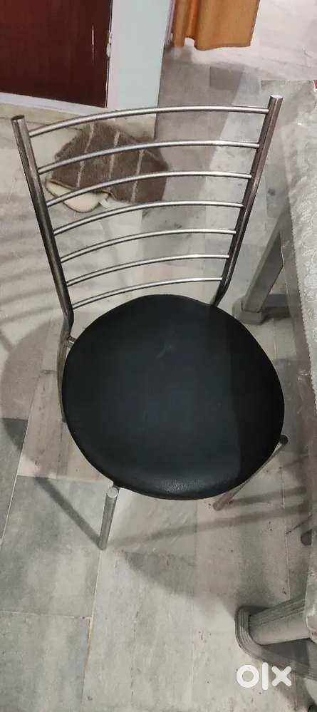 I want to sell dining set
