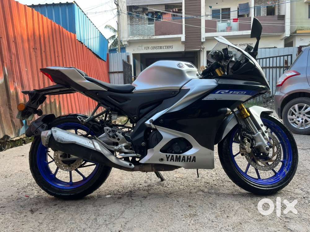YAMAHA R15M good condition vehicle still give 48km/litter mileage