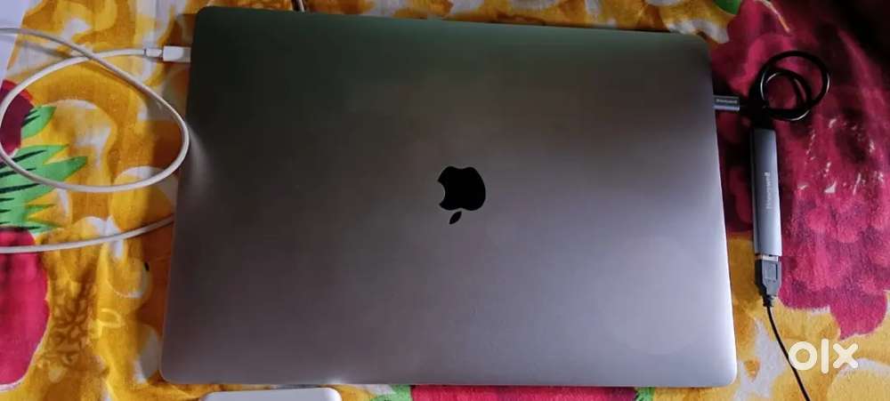Macbook pro 15 inch 32 gb ram 512 gb storage i7