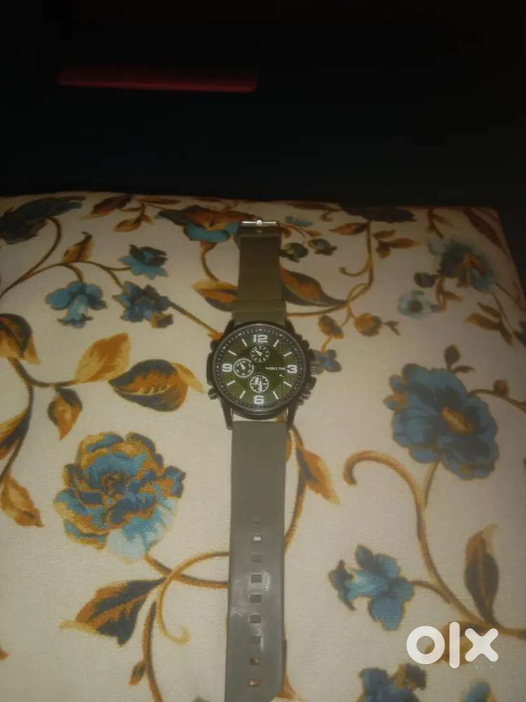 This watch I day in 450 but sell in 500 because it's my frofit