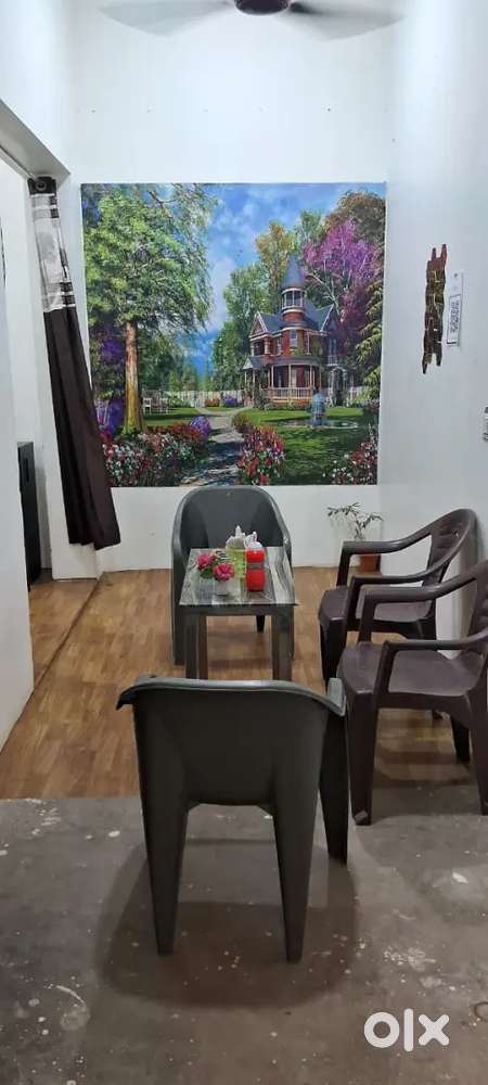 Ye ek restaurant h jisme kathi rolls shake Chinese item mocktail h