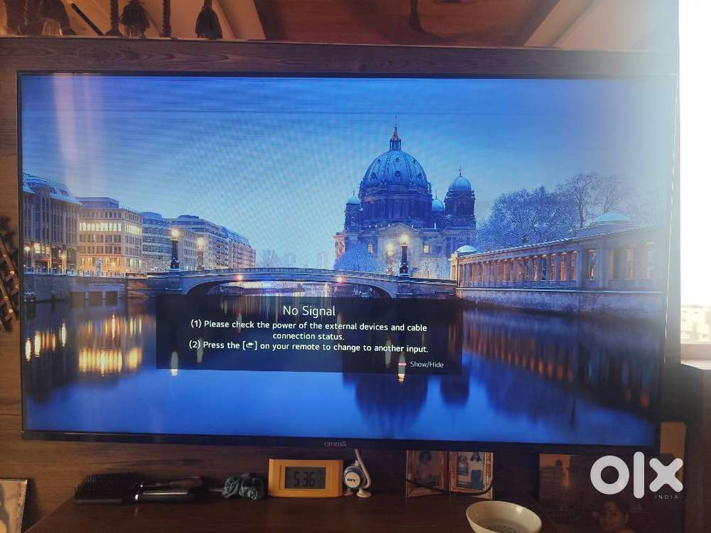 Croma LED smart TV (43 inch) 2 years old