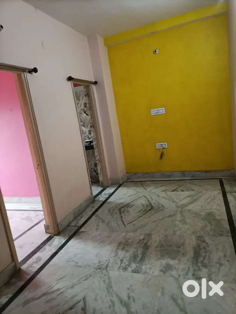 It is about 1 km from Kumhrar park and approx 200 meter fromDAV