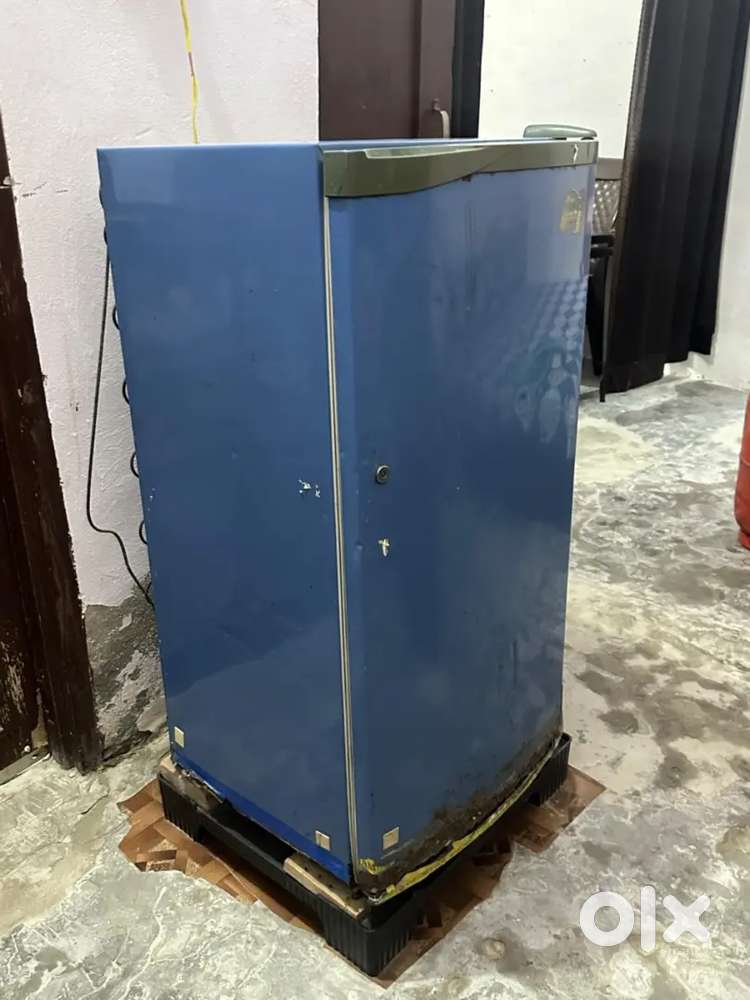 fridge with180 liter single door of whirpool company