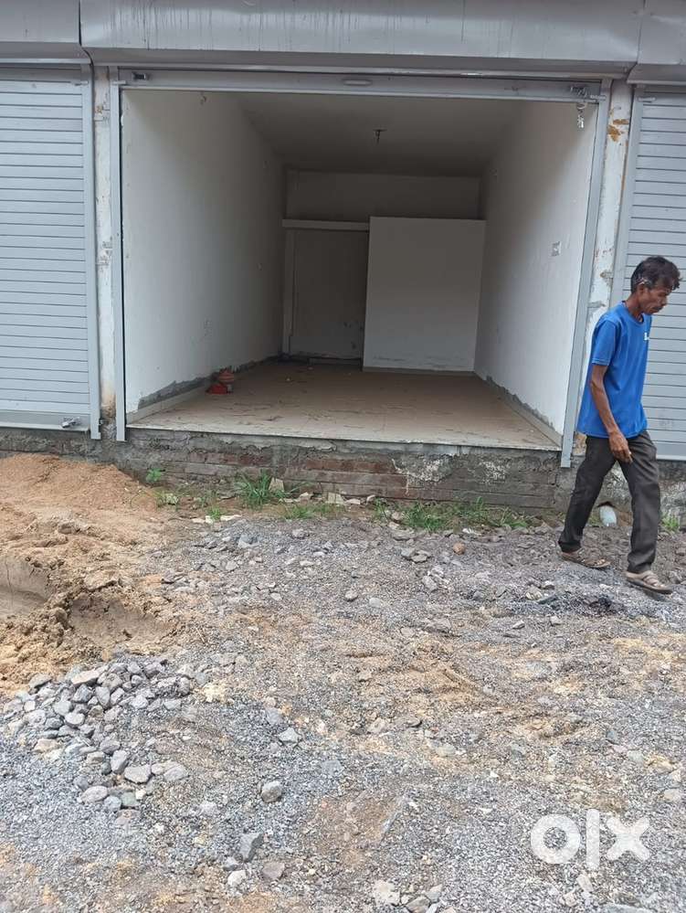 2 shops are there you can rent either one or both of them