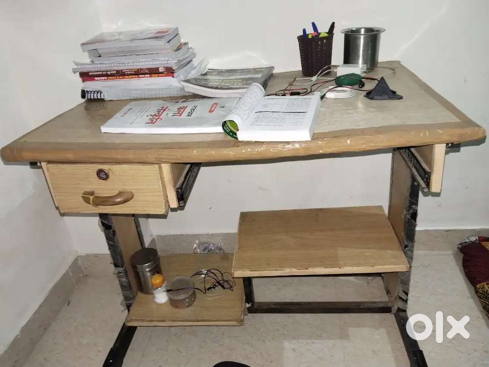 Good condition computer table