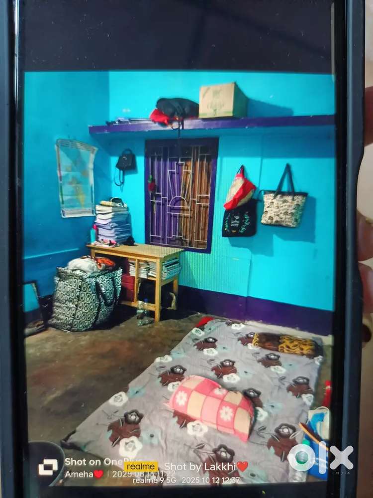 Sharing room seprate room no gate issue, no water problem 24hrs water