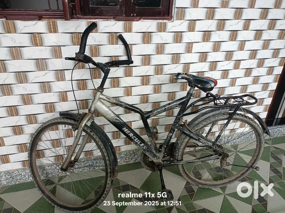 Fully in condition black colour Hercules bicycle