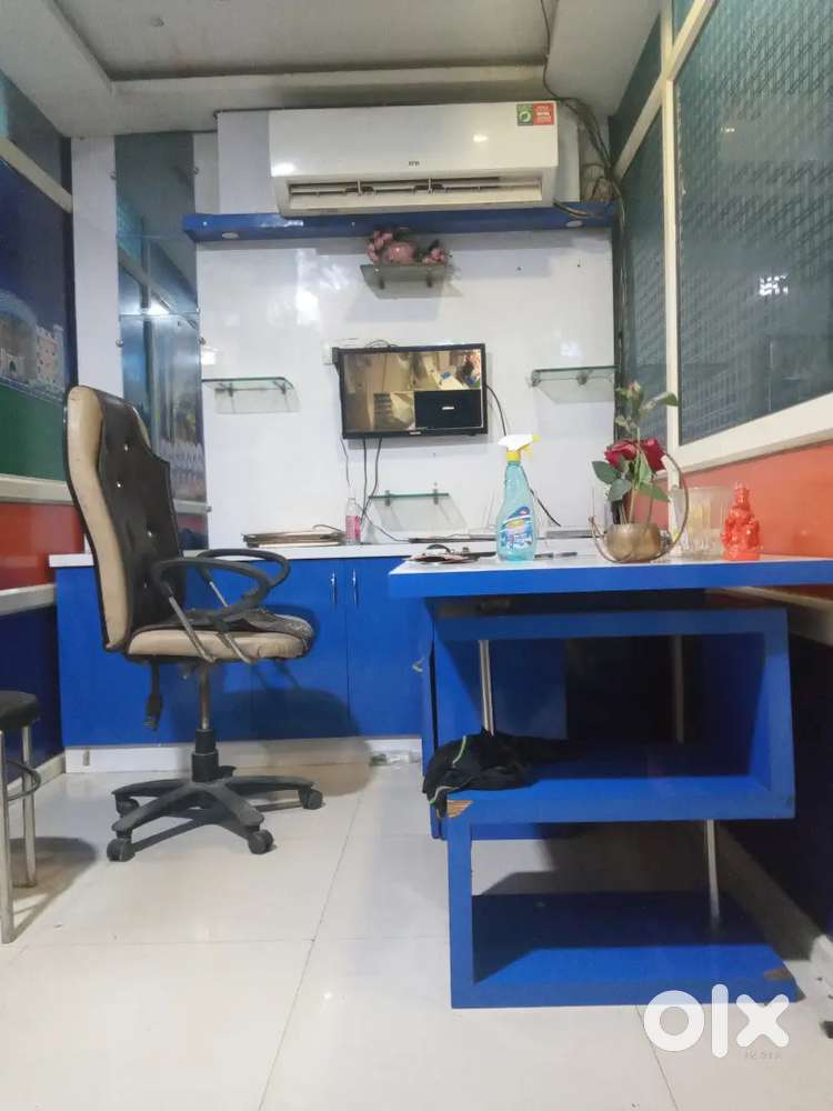 Female therepist for massage parlor
