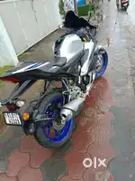 YAMAHA R15 V4