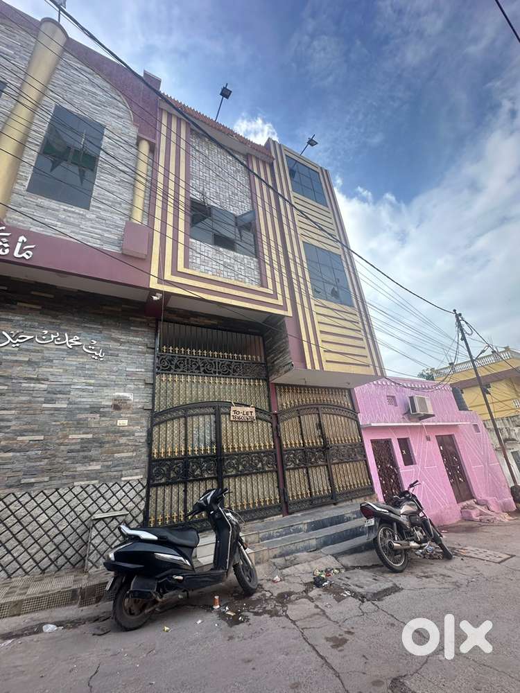 Flat on 1st floor for joint family.