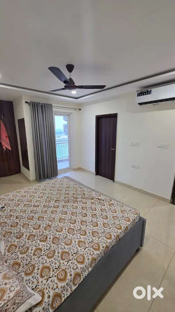 2 BHK Fully Furnished Flat For Sale Hamilton mayfair residency