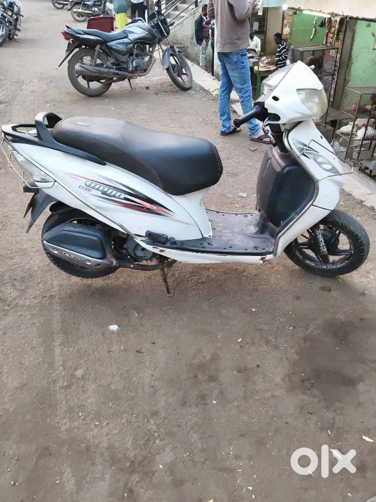 Very good condition ful kadak gadi hai