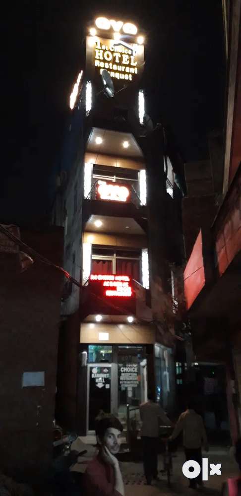 22 ROOMS FULLY FURNISHED COMMERCIALSHOWROOM CUM HOTEL IMMEDIATE SALE