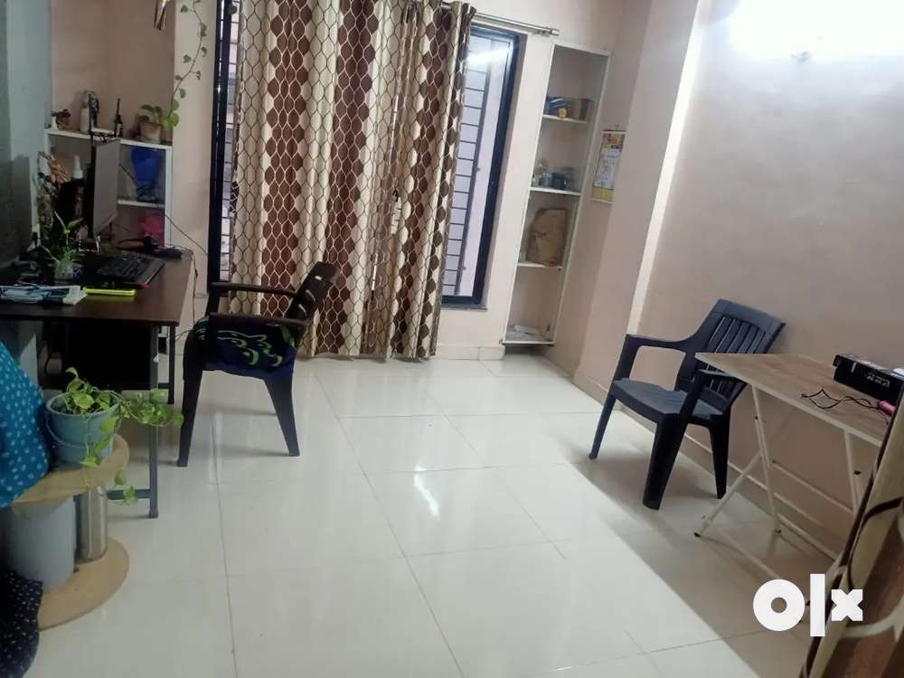 Required 1 female roommate in 1 BHK flat