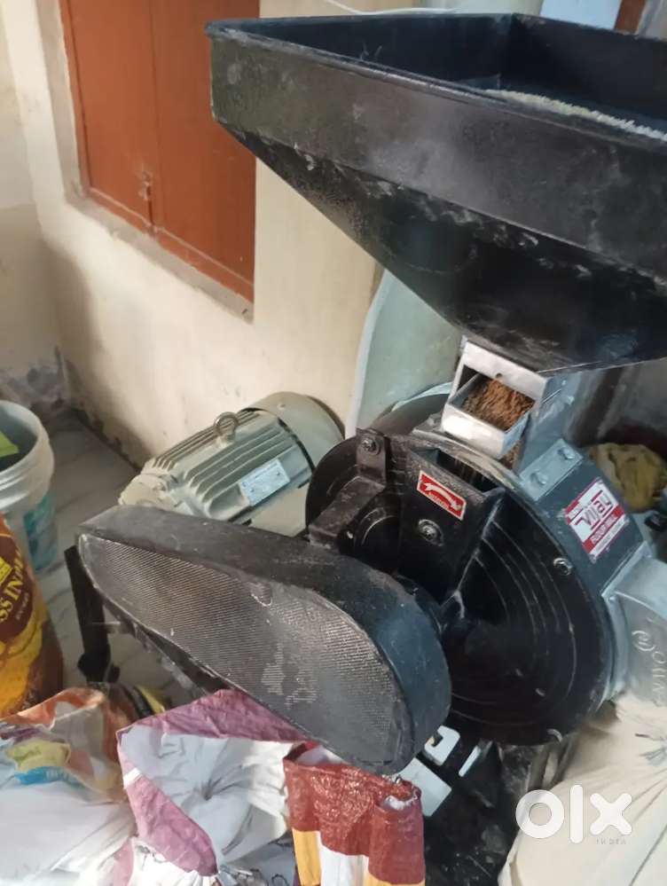 Dimond Cutter Atta Chakki 14  Inch Single Phase 4 H. P. Crompton Moter