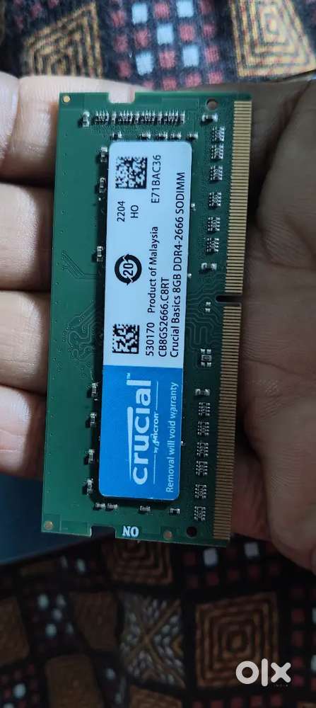 Laptop Crucial RAM 8GB