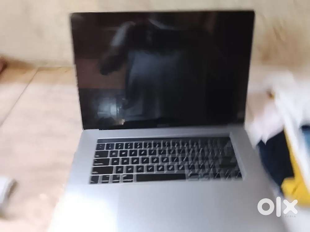 Apple Mac book Pro A1990 i9,500 gb SSD,16 gb, 15.4 ,dual graphic card