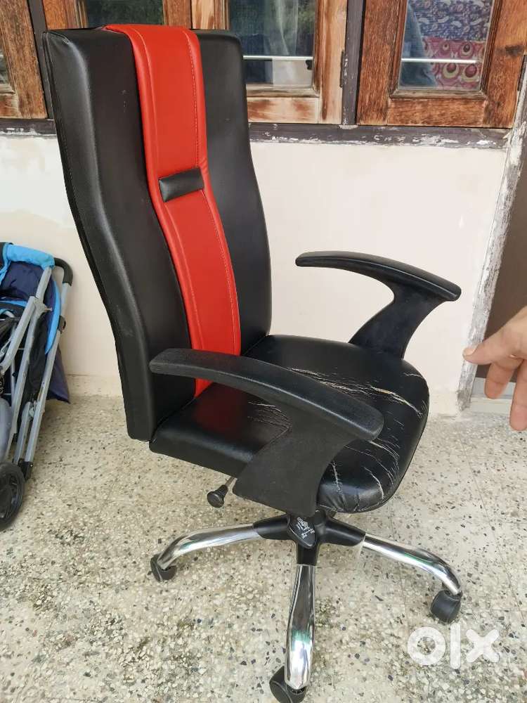 Revolving chair