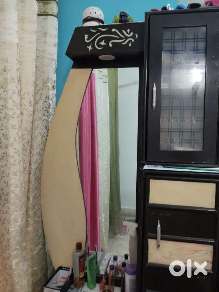 Dressing table with white and black combo with lights