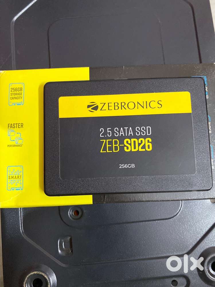 SSD (Solid State Drive)