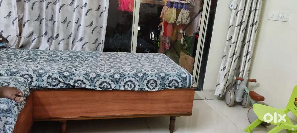 Sell twin diwan set with storage