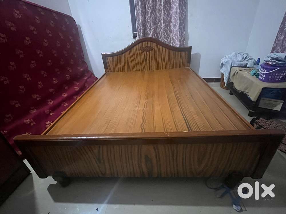 Wooden queen size coat