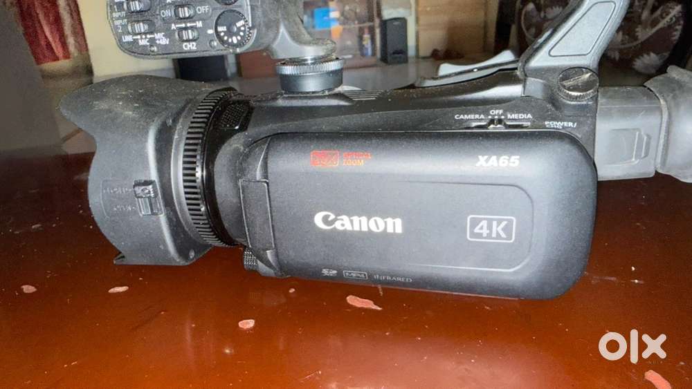 Canon XA65 Pro Camcorder 1/2.3” 4K UHD CMOS Sensor, 20x Optical Zoom e