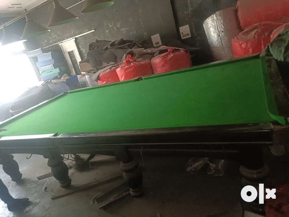 Snooker table with lights