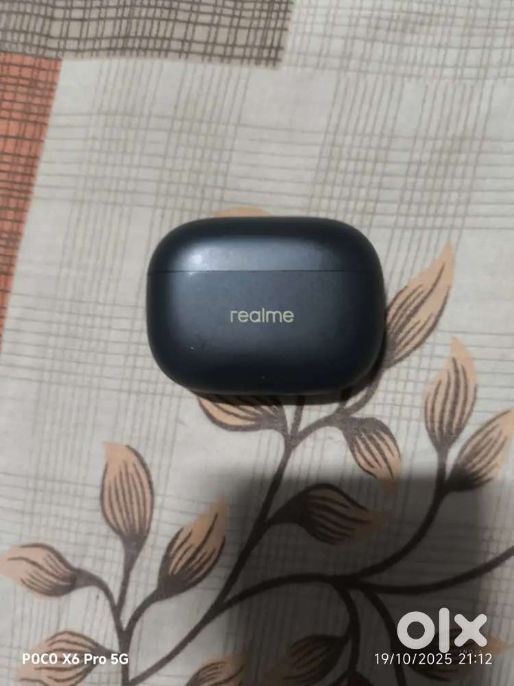 Realme T300 And Realme techlife T100