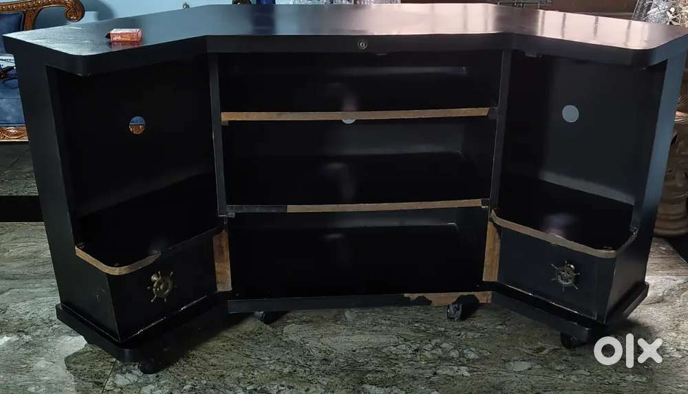 TV Stand/ Showcase