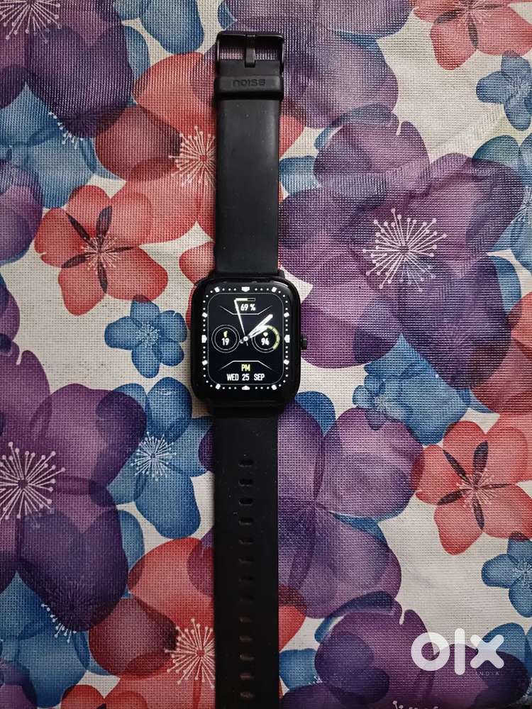 Noise Icon 2 smart watch (Black Colour) with charger